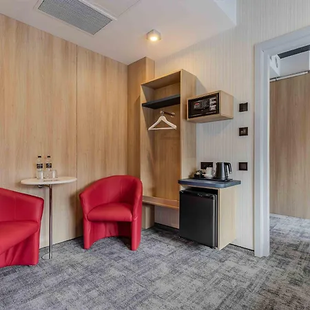 Iq Hotel-3